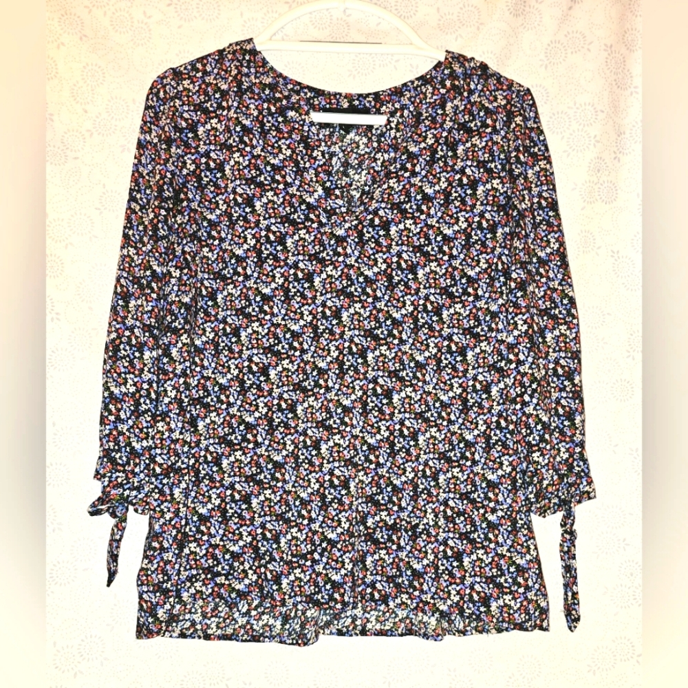 ✨️ Cynthia Rowley V-neck Ditsy Floral Blouse ~ Large/ Black Multi